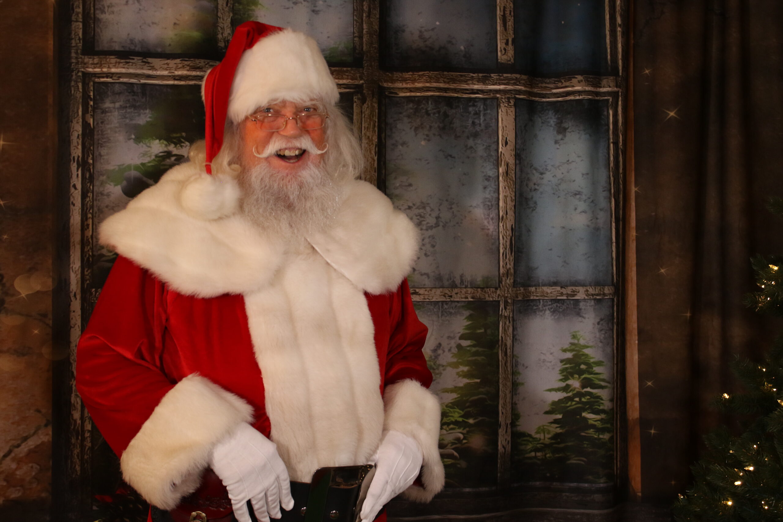 Santa's all ready for your photo shoot Santa's all ready for your photo shoot